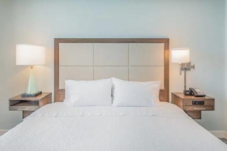 Hampton Inn & Suites Beach-Beachfront - 109