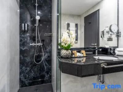 Plaza Schwerin; Sure Collection By Best Western - 90