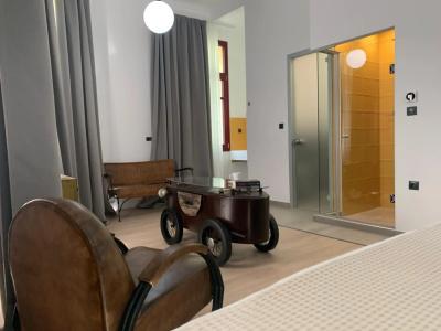 Maroon Bottle Boutique Suites - 30