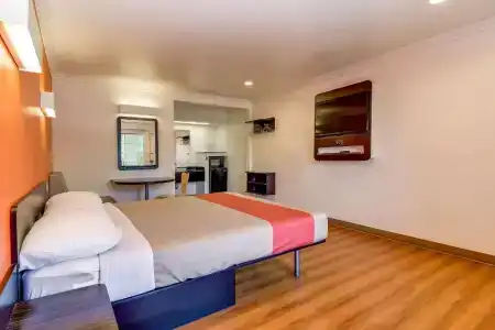 6 Garden Grove - 22