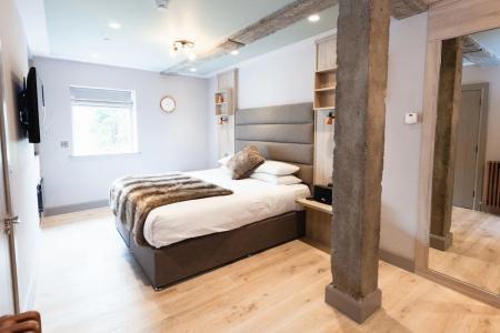 Clarendon Suites - 2