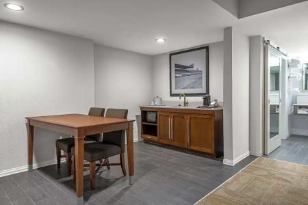 Hampton Inn - Suites-Civic Center - 71