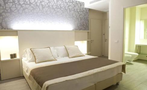 L'Hotel - 38