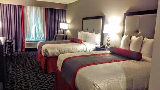 Best Western Plus Inn & Suites - 36