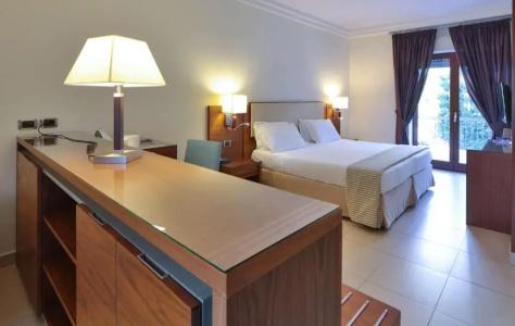 Suites & Residence - 80