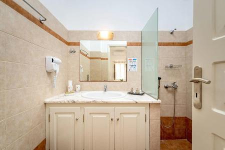 En Plo Boutique Suites Oia Santorini - 8