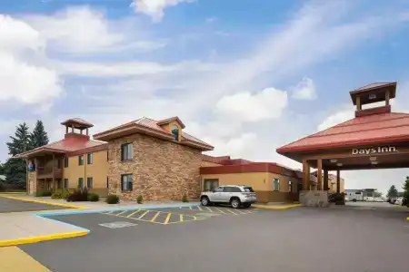 Days Inn & Suites by Wyndham - 13