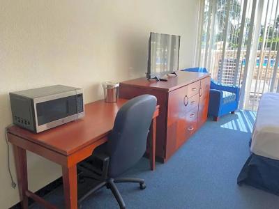 Miami Gardens Inn & Suites - 81