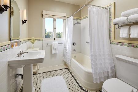 Glorietta Bay Inn - 22
