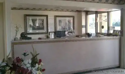 Scottish Inn - 10