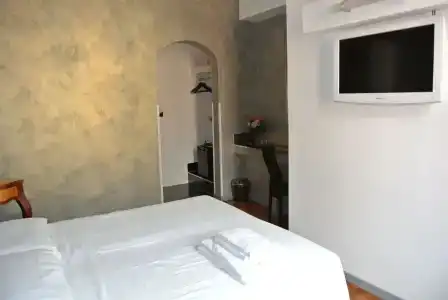 Le Petit Real - 2