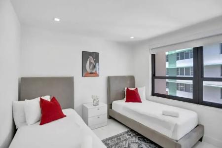 The Alexander All Suites - 475