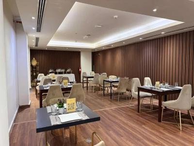 Ivory Inn - 23
