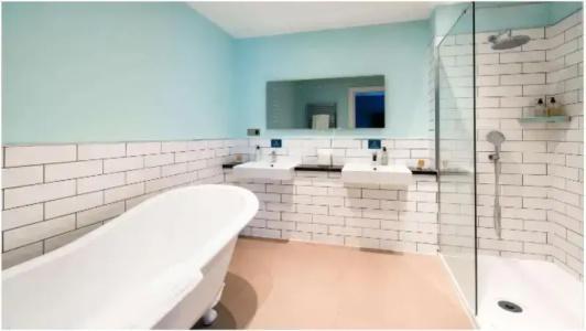 London Chigwell Prince Regent, BW Signature Collection - 86
