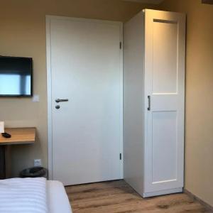 Select Suites & Aparts - 64