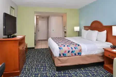 Best Western Plus Holiday Sands Inn & Suites - 41