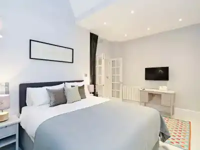 Queensgate Court - 120