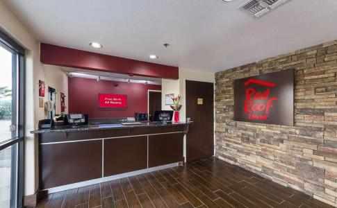 Super 8 by Wyndham I-35 - 1