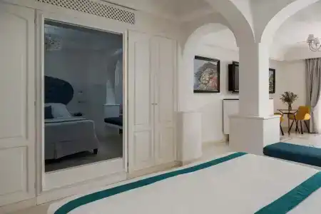 Eden Roc Suites - 453