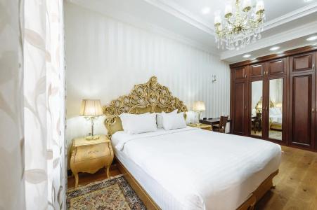 Royal Residence - 295
