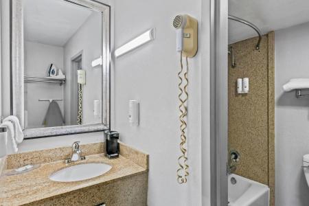 Quality Inn - 7