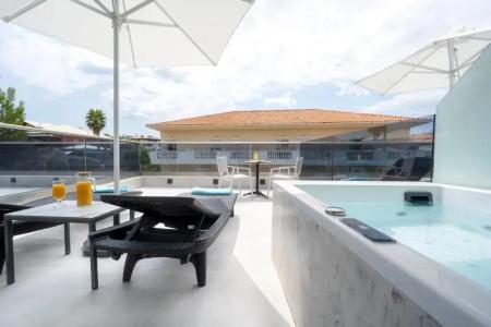 Emily's Luxury Suites - 25