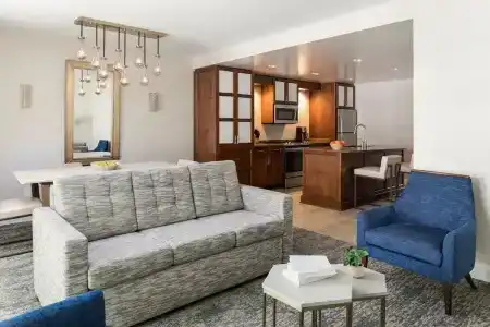 Marriott Lakeshore Reserve - 50