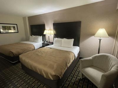 Quality Inn & Suites Downtown - 2