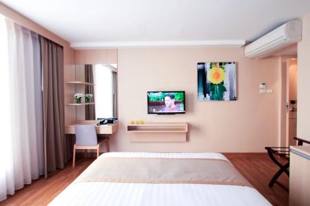 Petals Inn - 112
