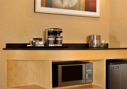 DoubleTree by Hilton Airport - 27