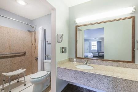 Days Inn by Wyndham Austin/University/Downtown - 8