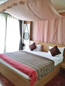 Nakorn De Hip - 24