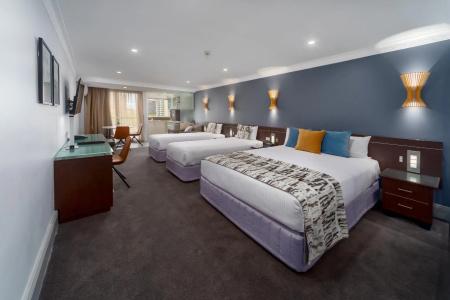 Hyde Park Inn - 71