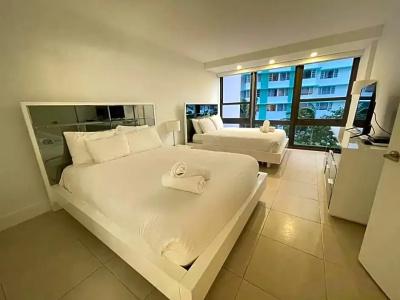 The Alexander All Suites - 606
