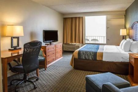 Comfort Inn South Oceanfront - 41