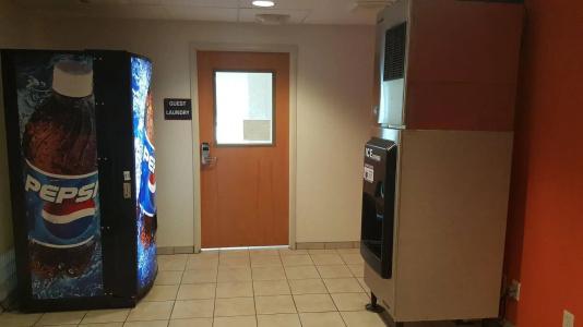 SureStay Plus by Best Western East - 11