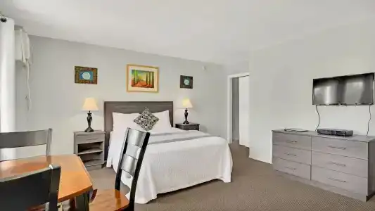 A Wave Inn - - 60