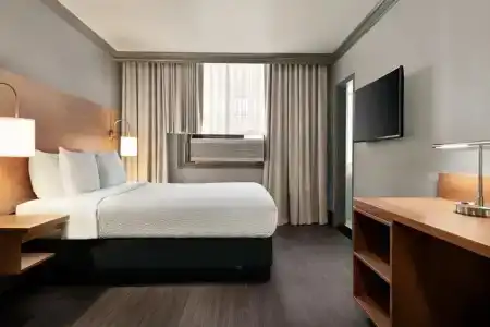 Days Inn by Wyndham Downtown - 22