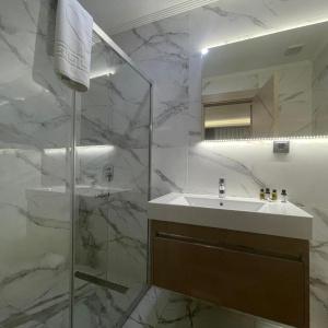 Le Luxe Suites & Spa - 24