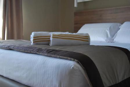 7th Floor Suite - 99