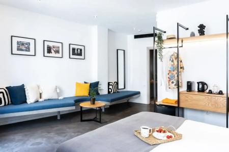 Melo Athens - 106