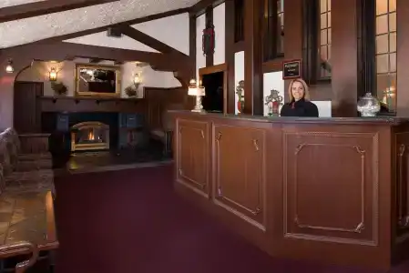 Red Coach Inn - 16