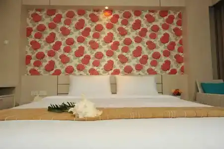 Chalong Beach Front Residence - 4