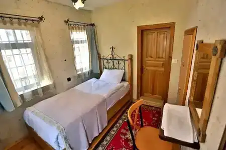 Kookaburra Pension - 25