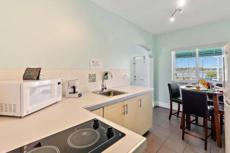 Hollywood Beachside Boutique Suite - 16