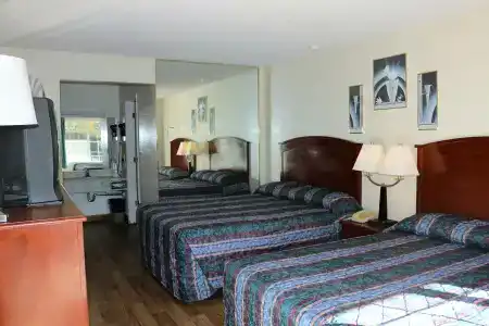 Bluelake Inn @ Heavenly Village - 2