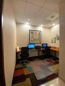 Fairfield Inn Cal Expo - 8