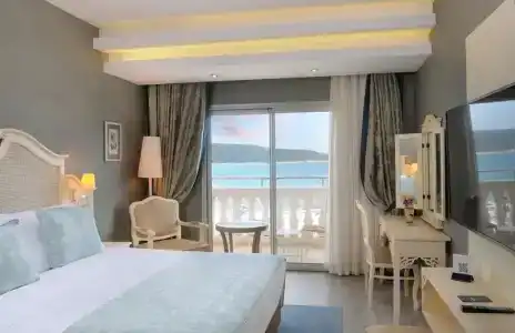 DoubleTree by Hilton Cesme Alacati Beach Resort - 37