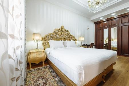 Royal Residence - 294