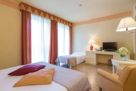 Mercure Tirrenia Green Park - 48